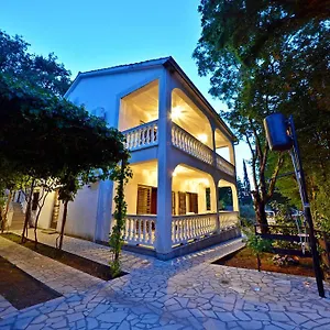 Karmelic Apartment